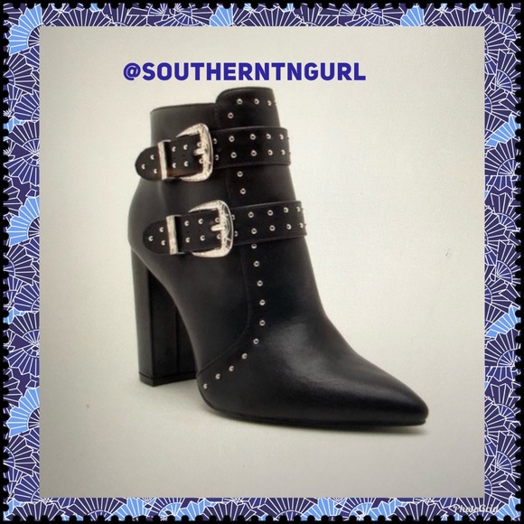 qupid chunky buckle flat boots in black